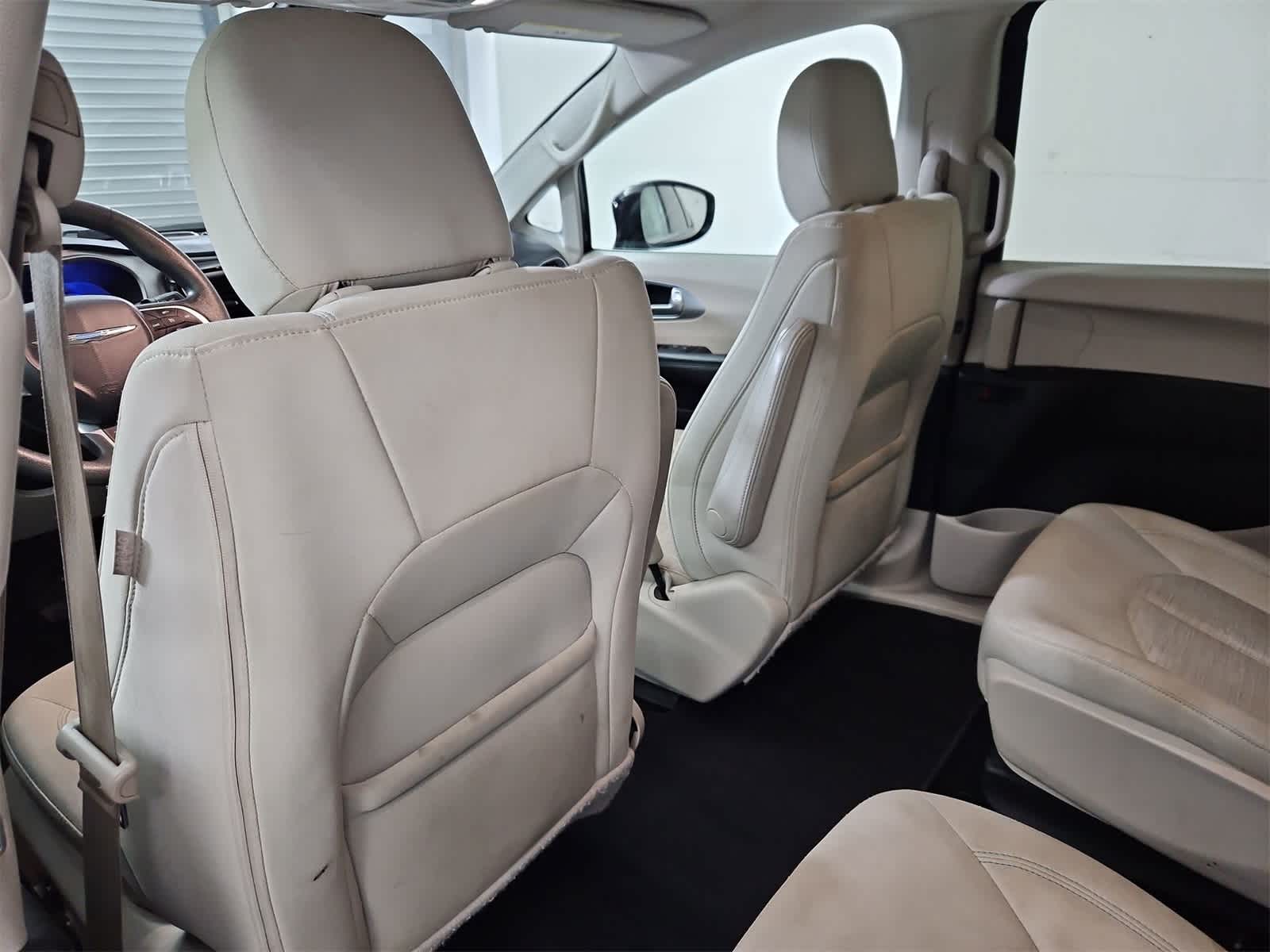 Thumbnail: 2018 Chrysler Pacifica - 18