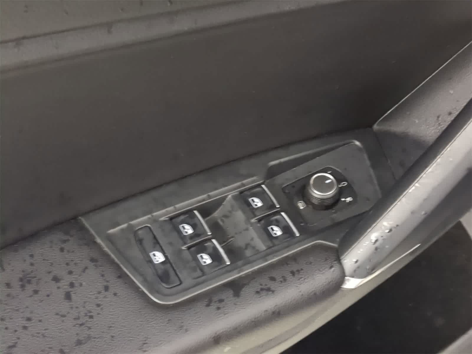 Thumbnail: 2020 Volkswagen Tiguan - 16