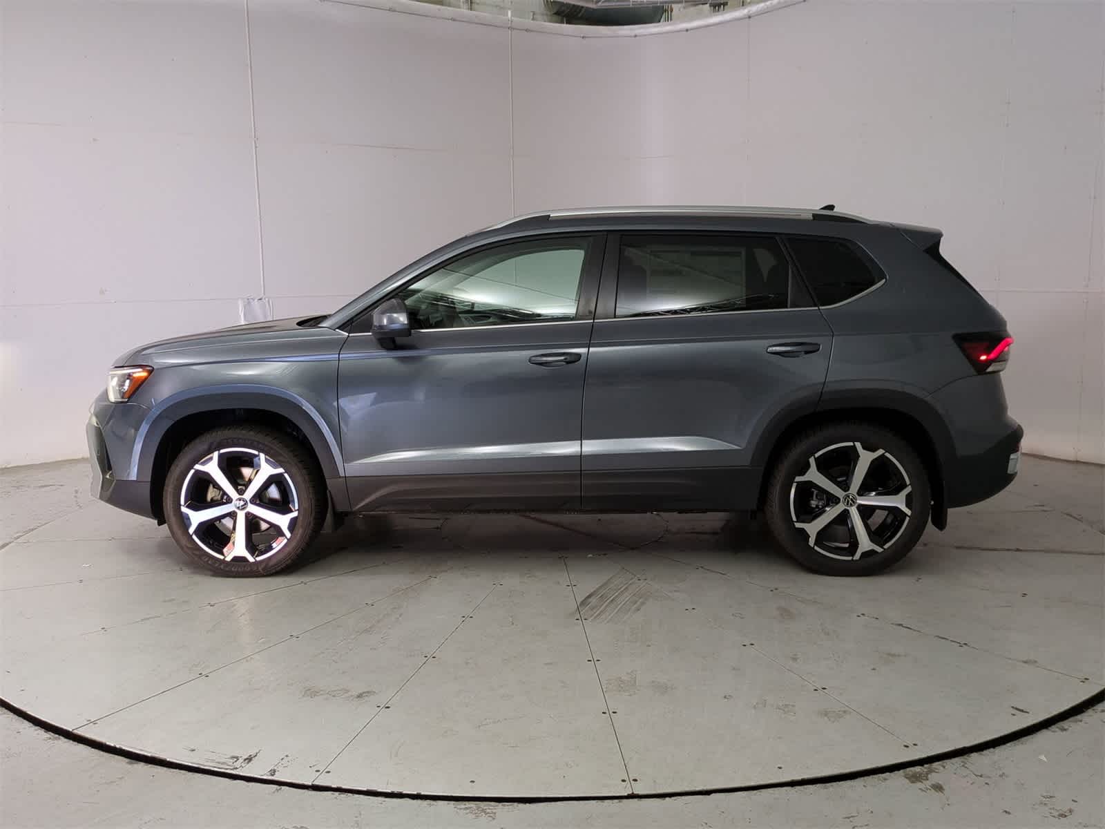 Thumbnail: 2025 Volkswagen Taos - 3