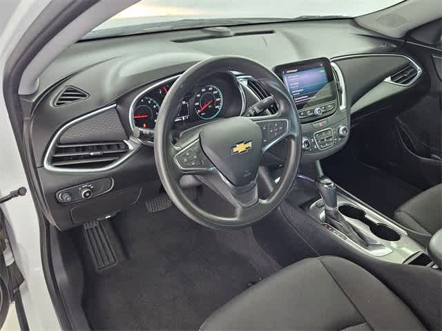 Used 2019 Chevrolet Malibu 1LT with VIN 1G1ZD5ST0KF179231 for sale in Salem, OR