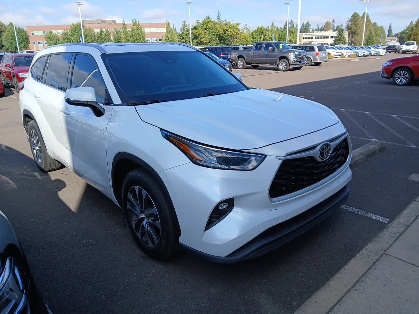 2022 Toyota Highlander XLE photo 3