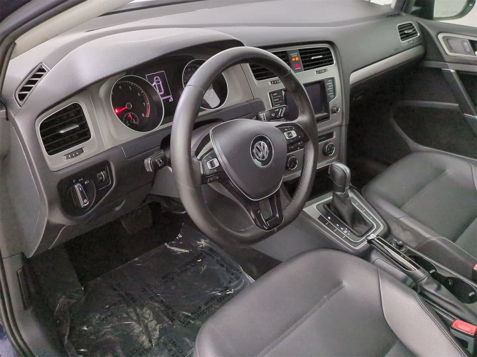 Thumbnail: 2015 Volkswagen e-Golf - 2