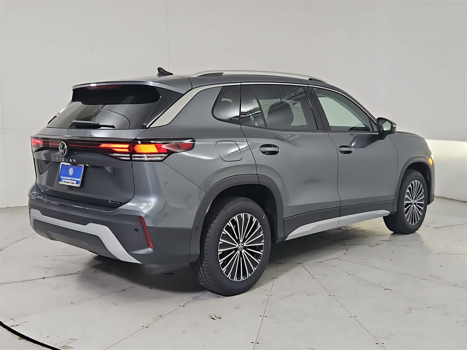 Thumbnail: 2025 Volkswagen Tiguan - 6