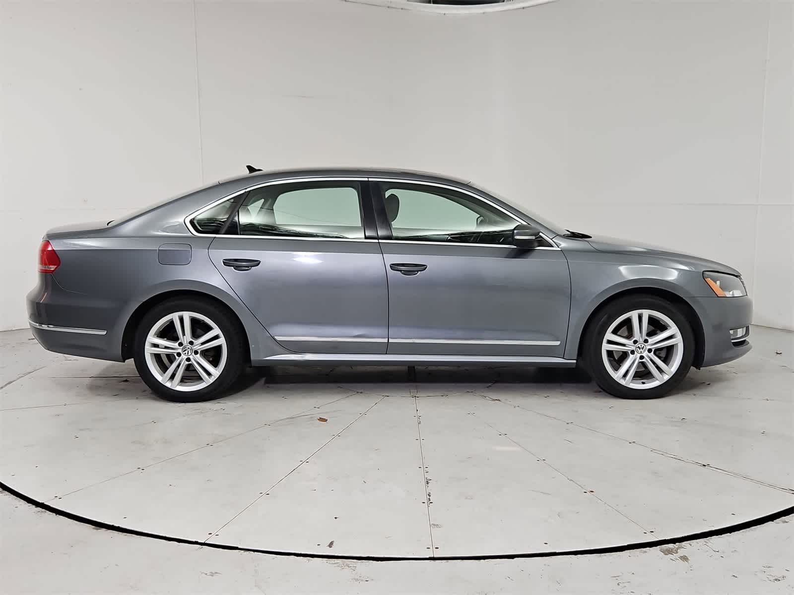 Thumbnail: 2013 Volkswagen Passat - 7