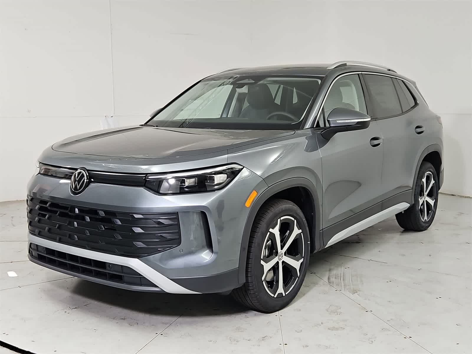 Thumbnail: 2025 Volkswagen Tiguan - 1