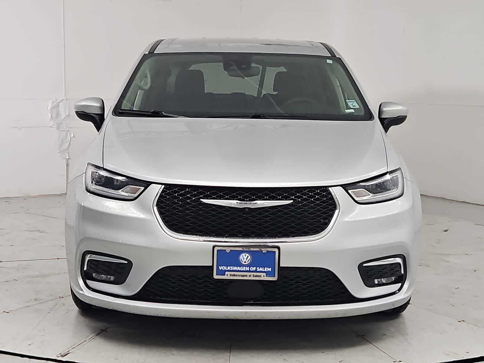 Thumbnail: 2023 Chrysler Pacifica - 9