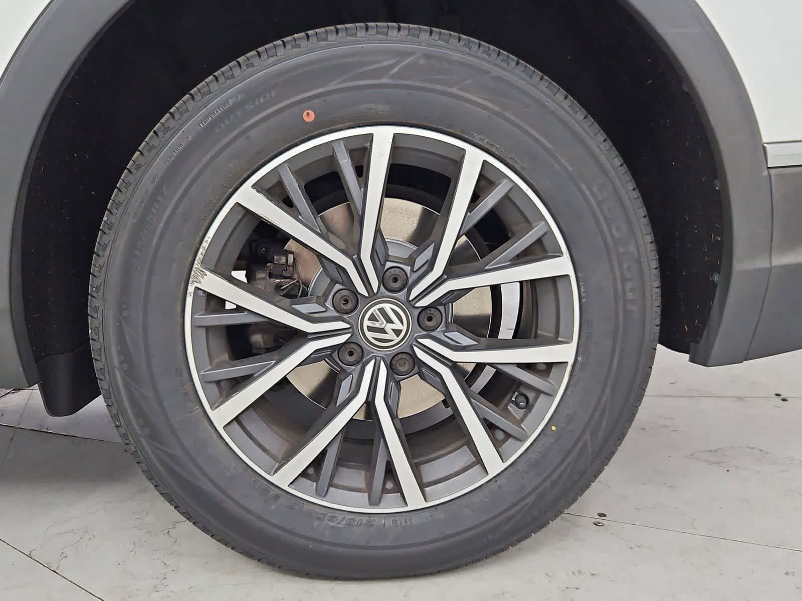 Thumbnail: 2020 Volkswagen Tiguan - 13