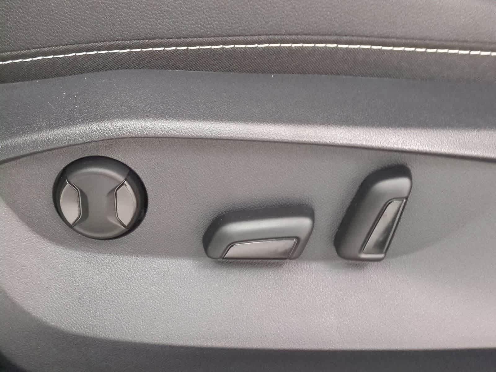 Thumbnail: 2025 Volkswagen Taos - 16