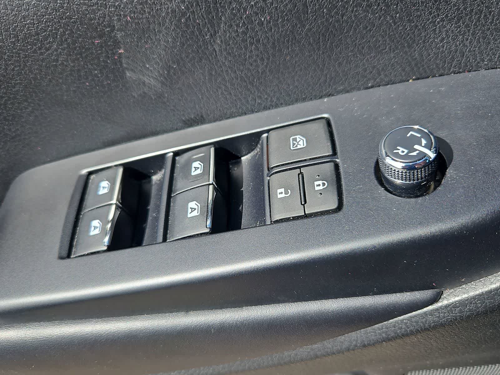 Thumbnail: 2019 Toyota Highlander - 17