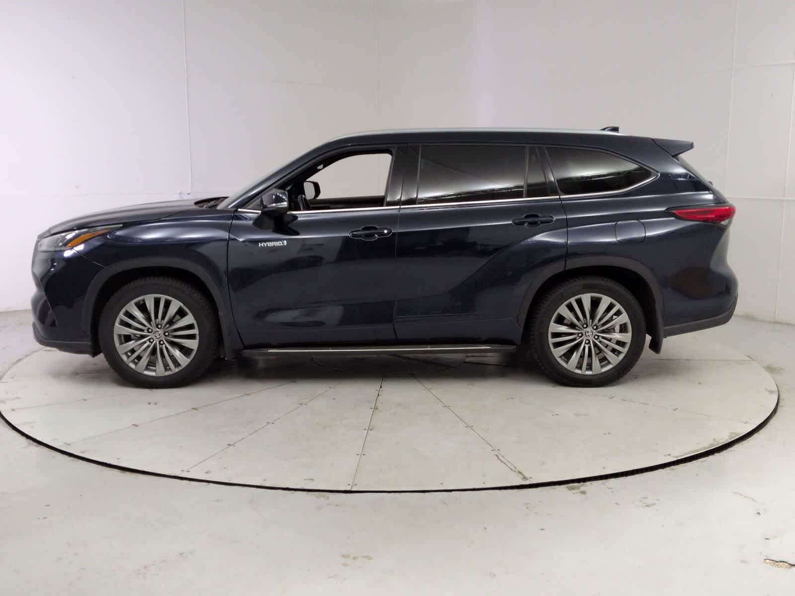 Thumbnail: 2021 Toyota Highlander - 3