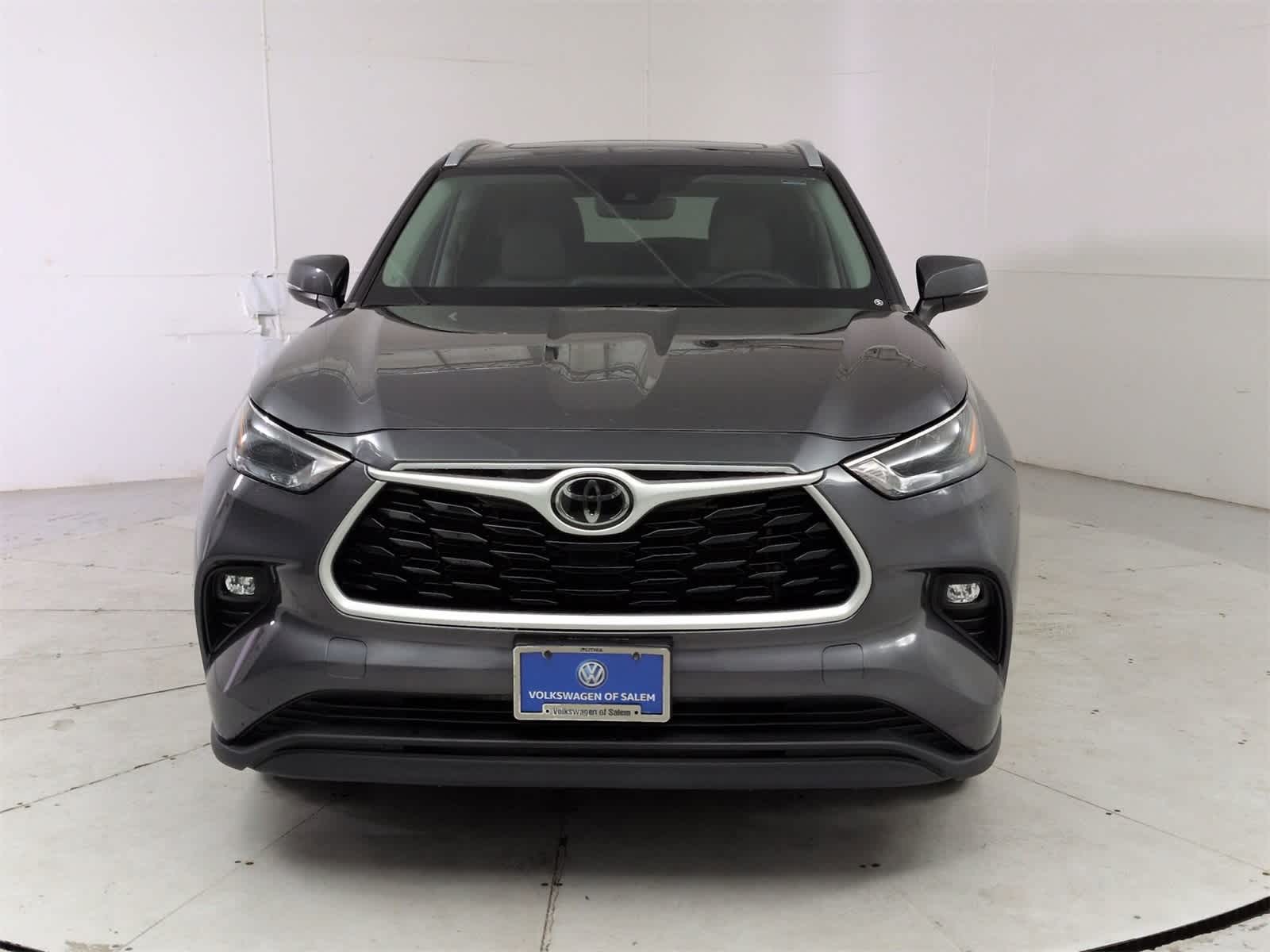 Thumbnail: 2023 Toyota Highlander - 9