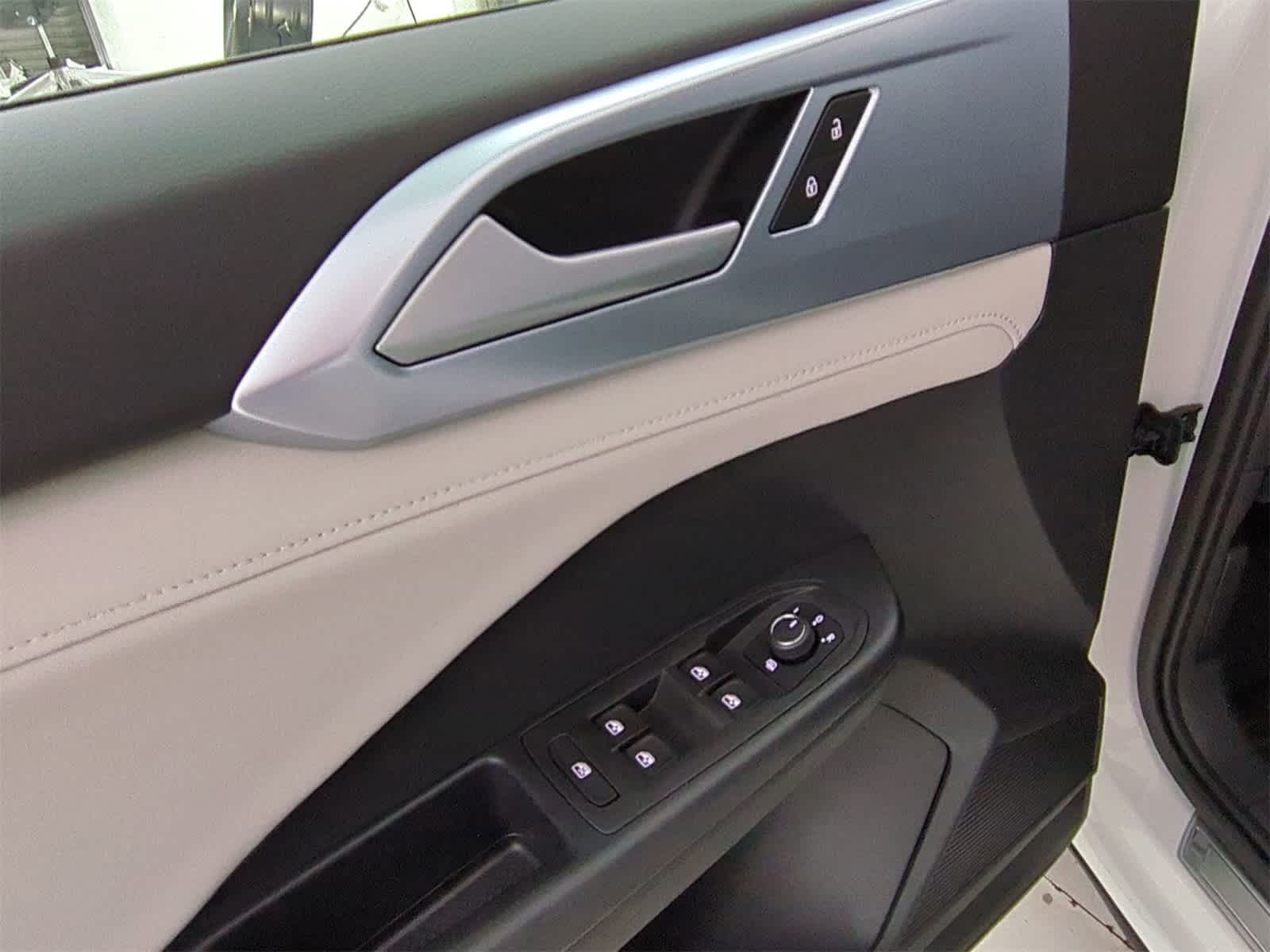 Thumbnail: 2025 Volkswagen Taos - 17