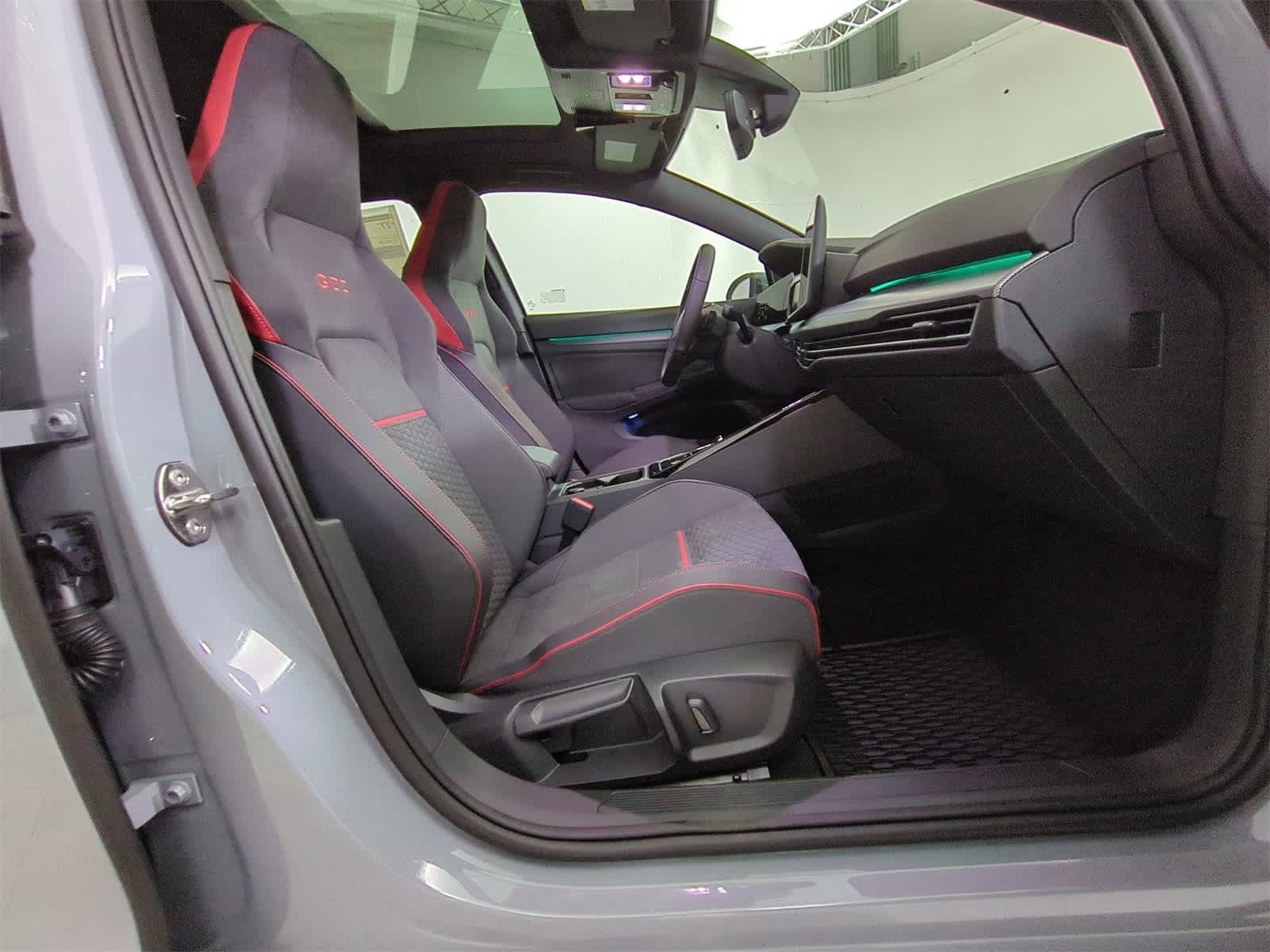 Thumbnail: 2025 Volkswagen Golf - 22