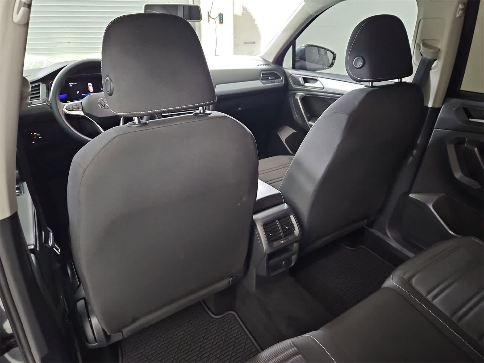 Thumbnail: 2022 Volkswagen Tiguan - 18