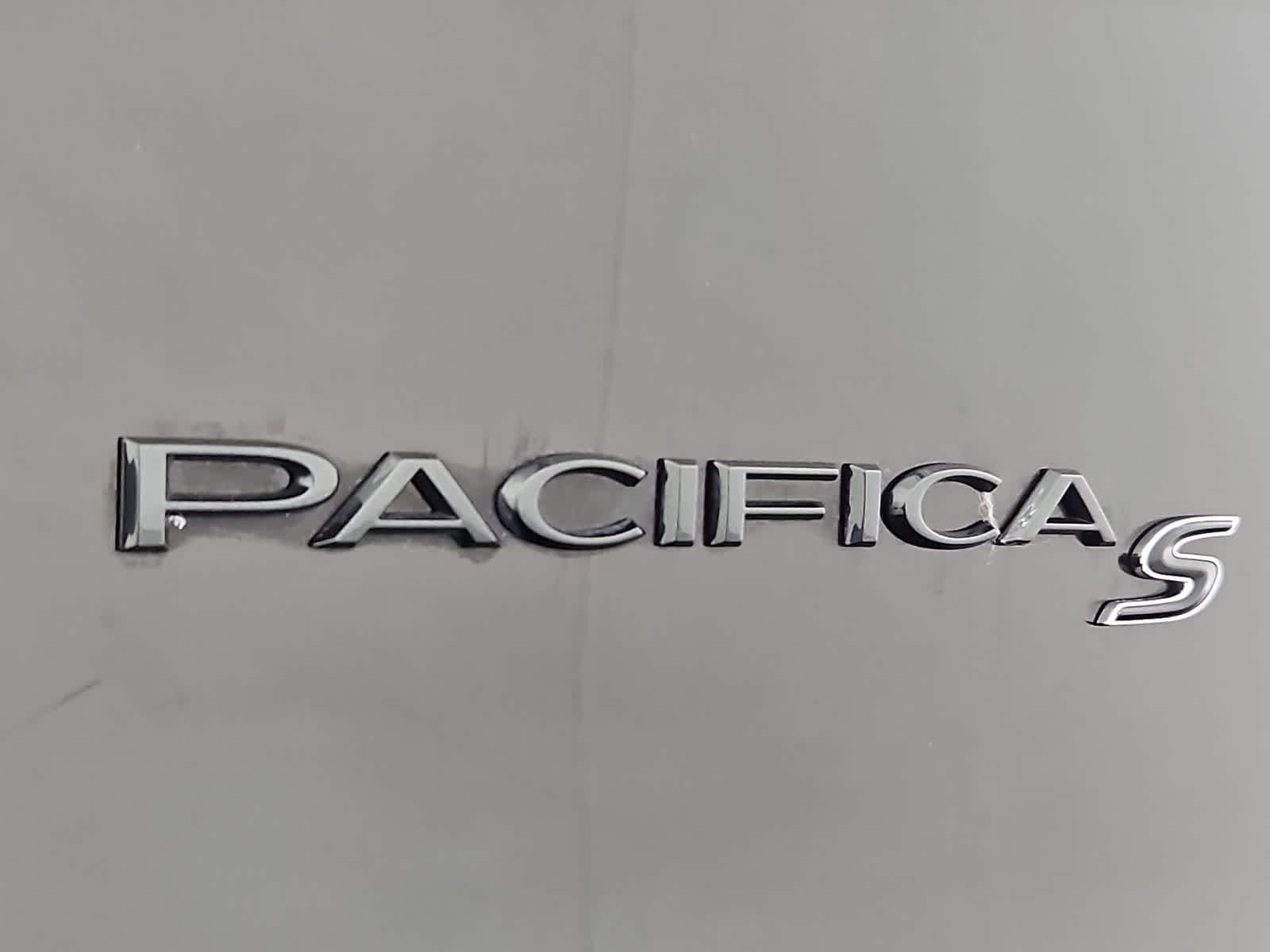 Thumbnail: 2018 Chrysler Pacifica - 12