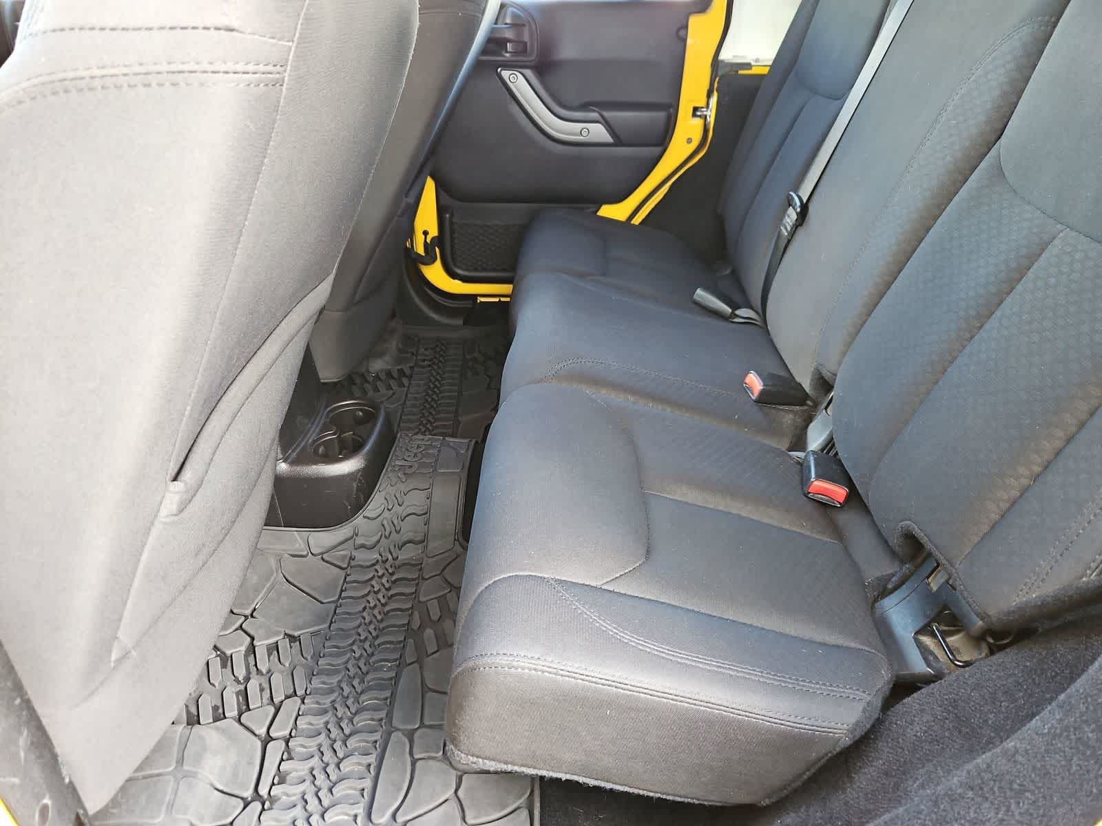 Thumbnail: 2015 Jeep Wrangler - 19