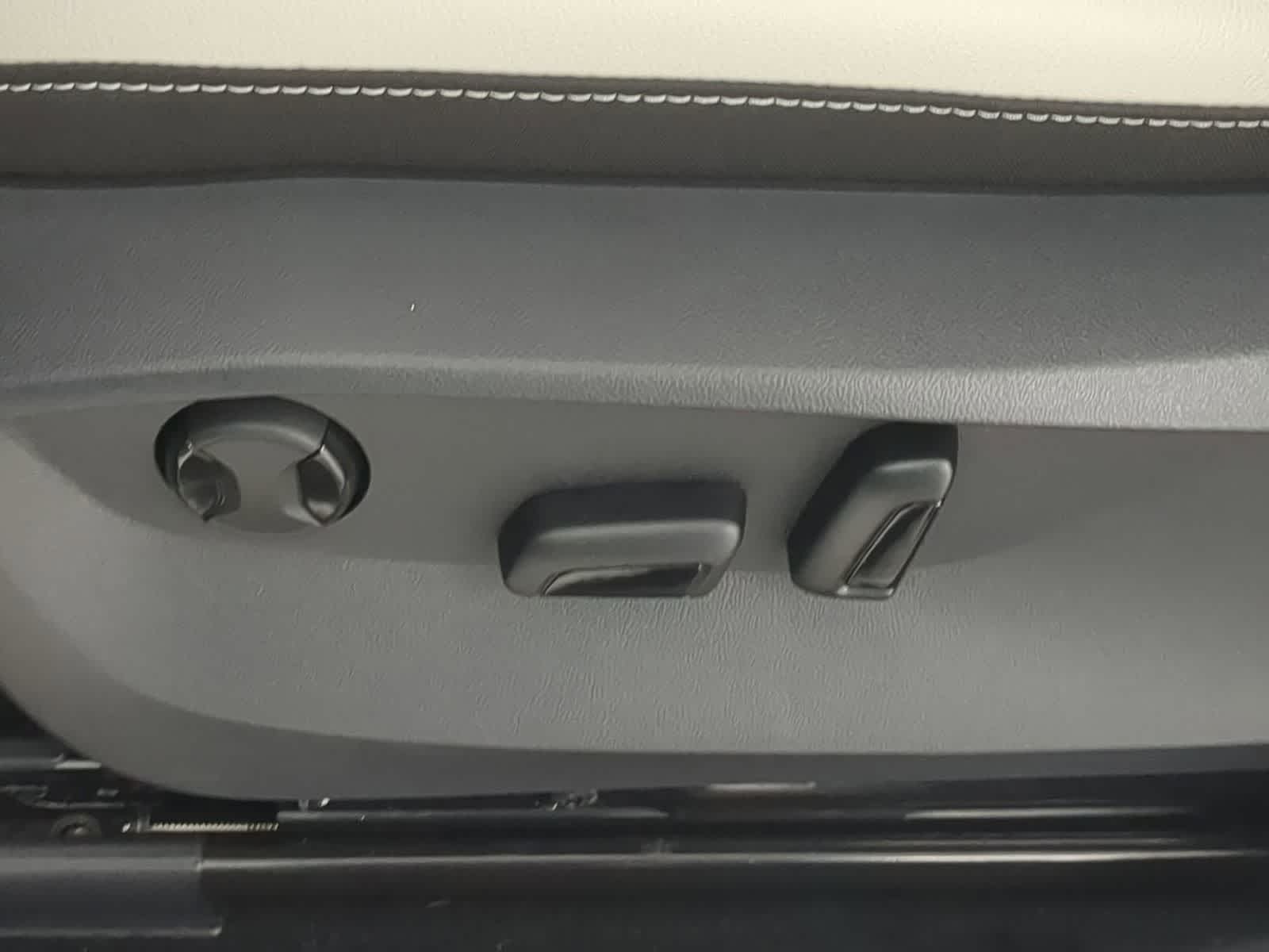 Thumbnail: 2025 Volkswagen Taos - 17