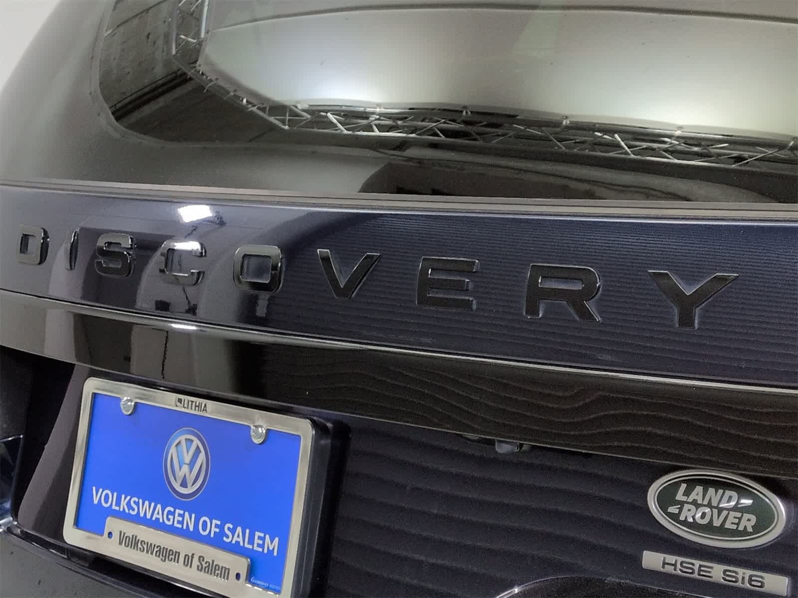 Thumbnail: 2020 Land Rover Discovery - 11