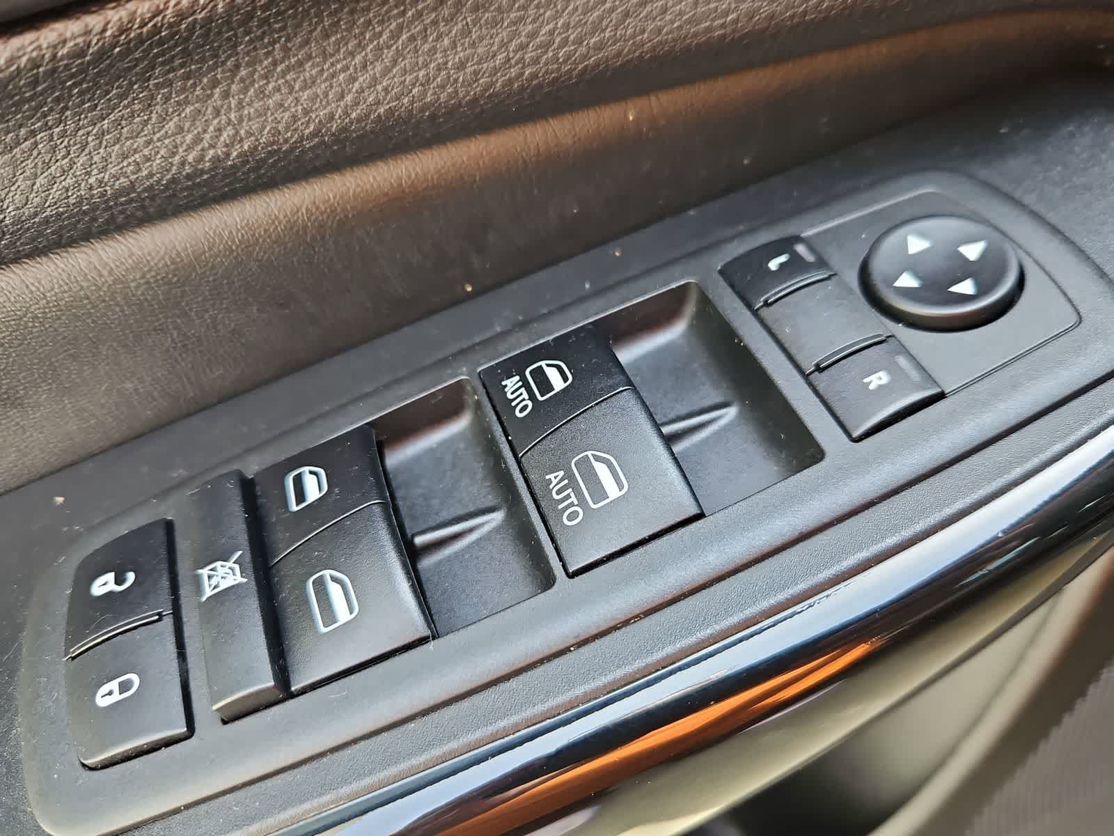 Thumbnail: 2019 Jeep Cherokee - 17