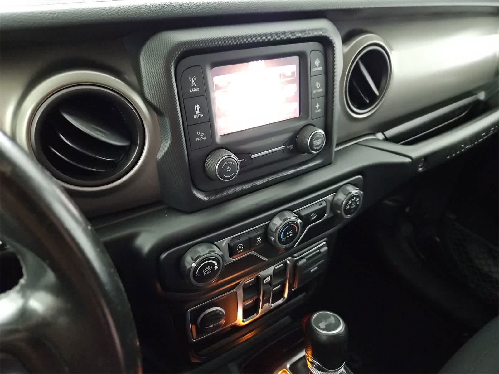 Thumbnail: 2020 Jeep Wrangler - 29