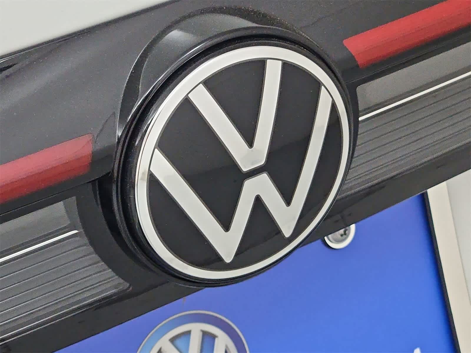 2025 Volkswagen Taos SE 10