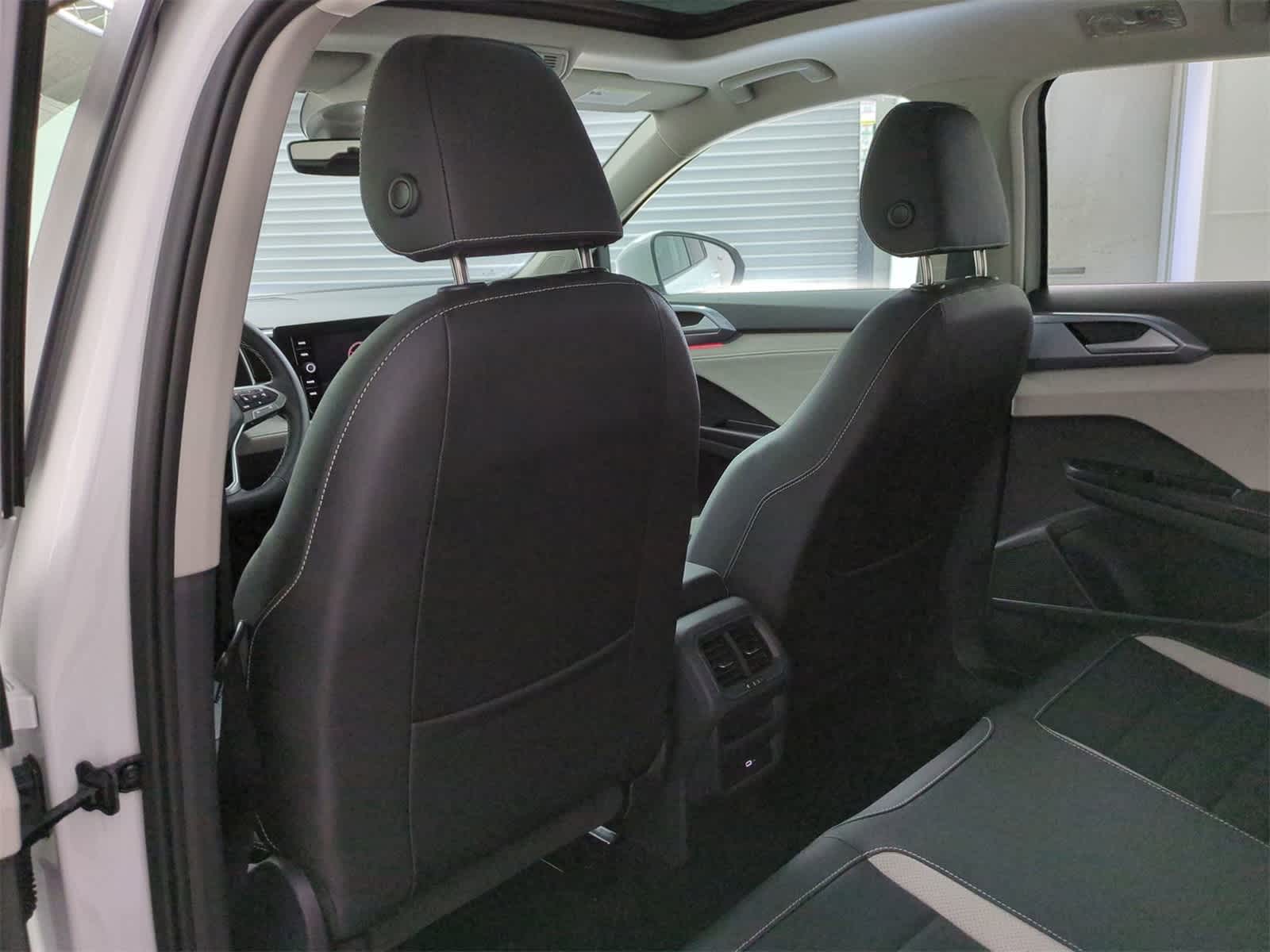 Thumbnail: 2025 Volkswagen Taos - 18