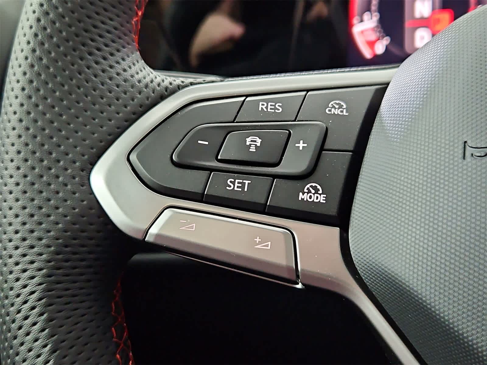 Thumbnail: 2025 Volkswagen Golf - 25