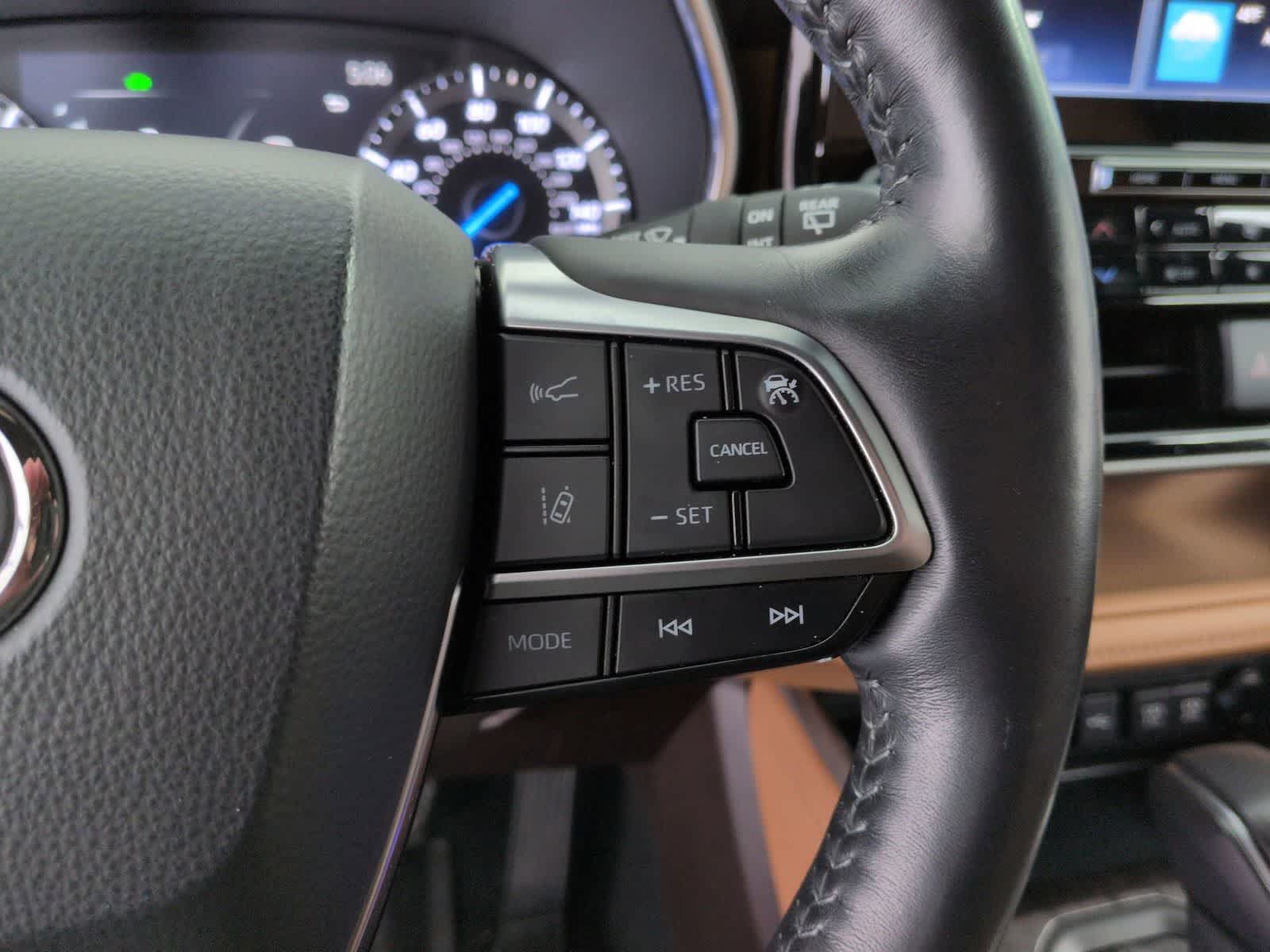 Thumbnail: 2021 Toyota Highlander - 25