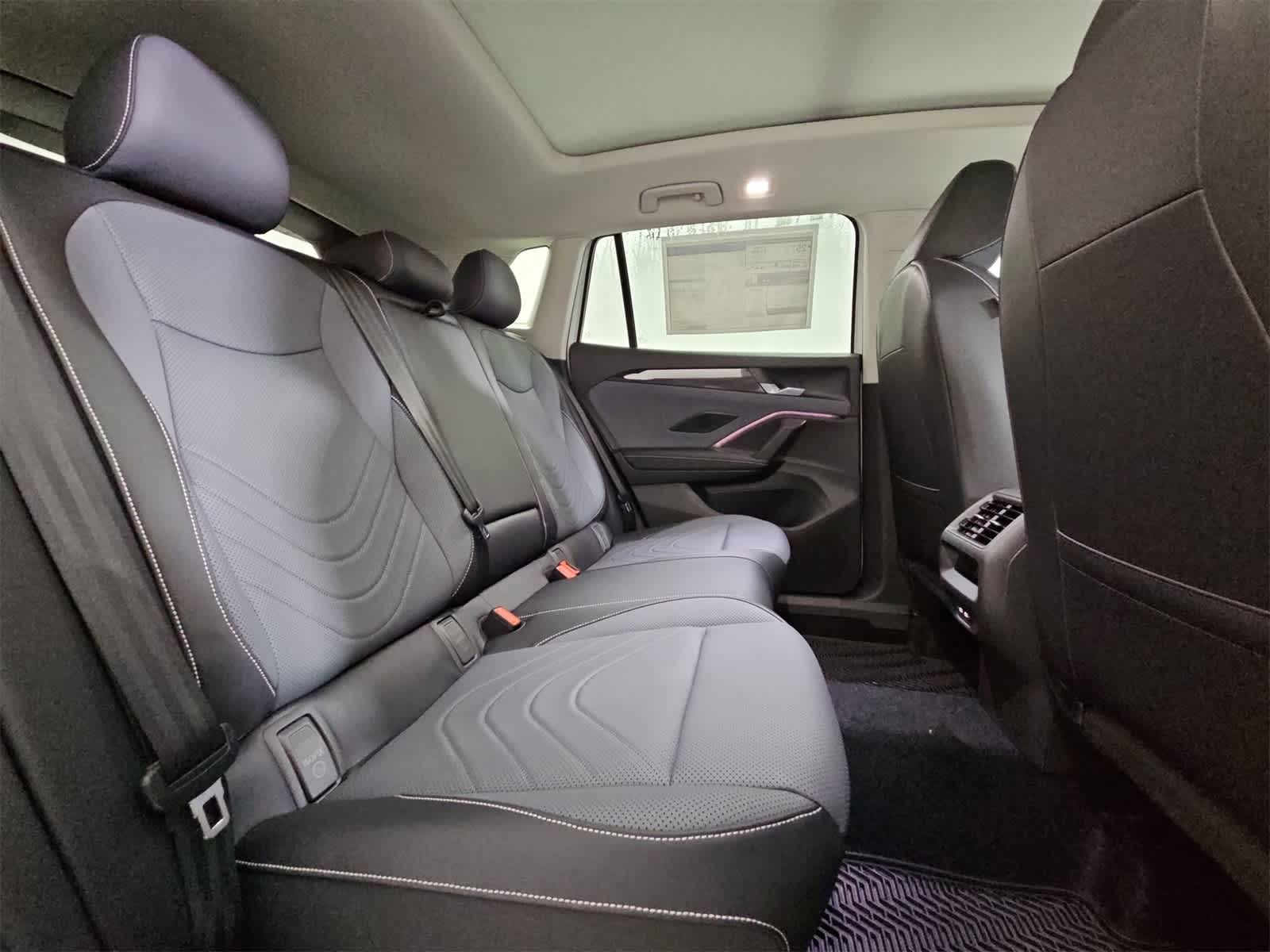 Thumbnail: 2025 Volkswagen Tiguan - 21