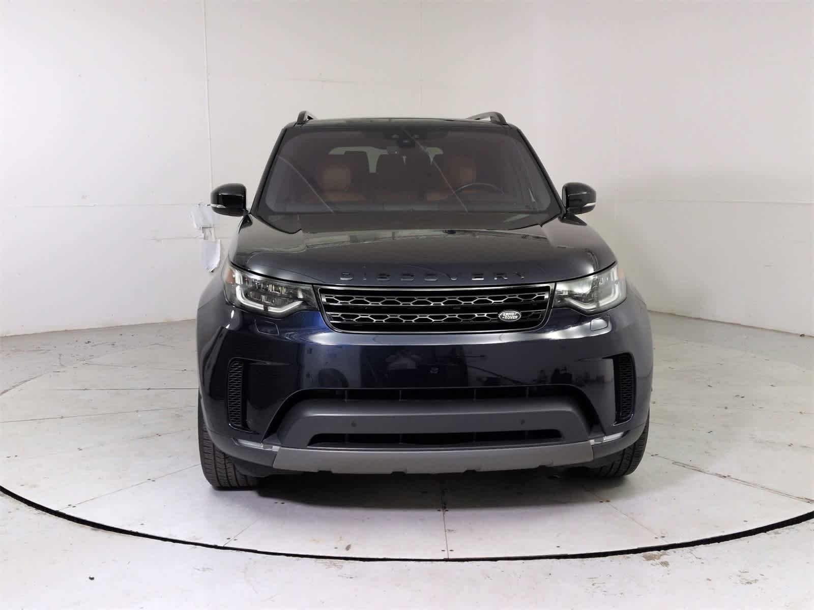 Thumbnail: 2020 Land Rover Discovery - 9