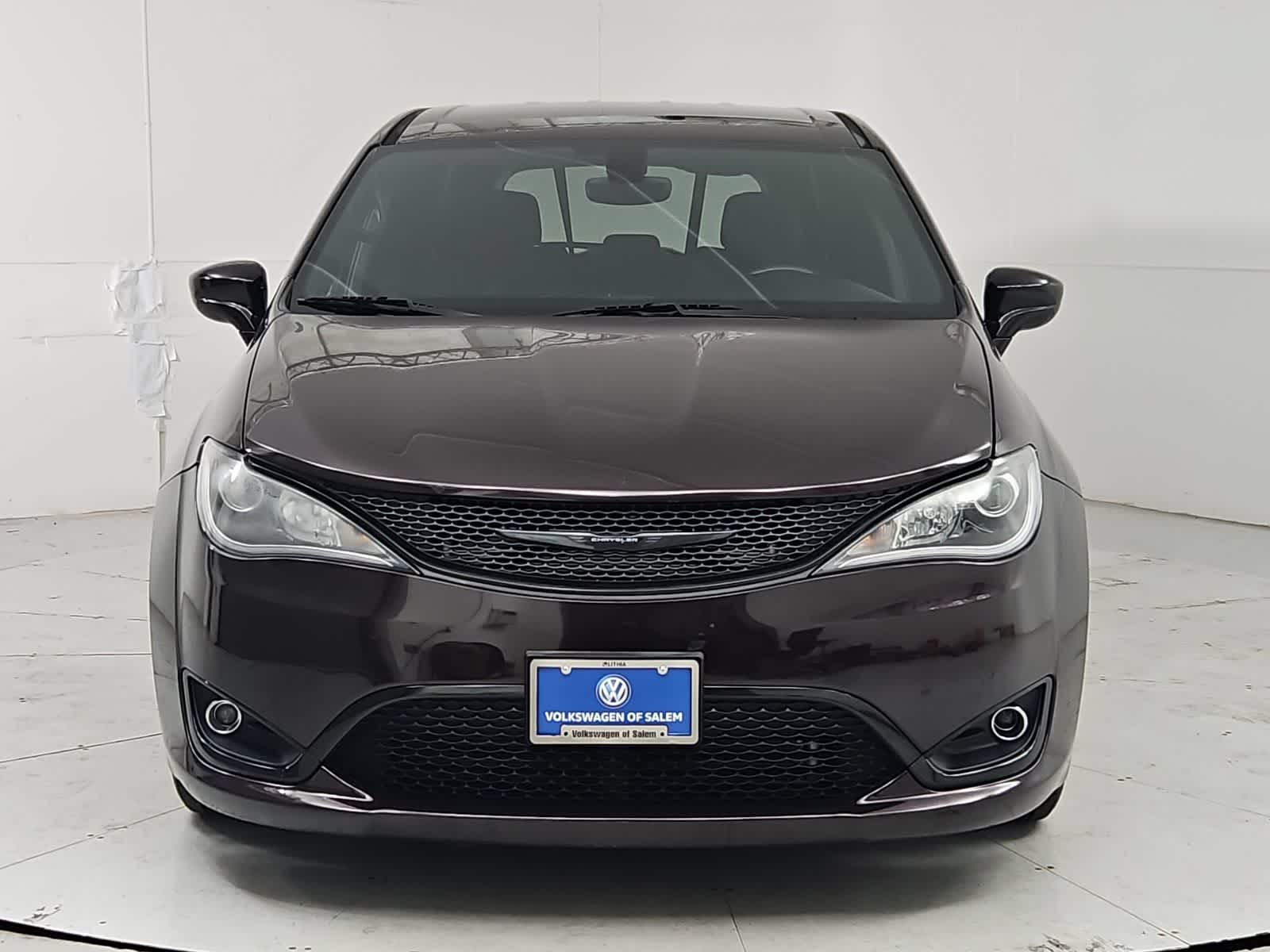 Thumbnail: 2018 Chrysler Pacifica - 9