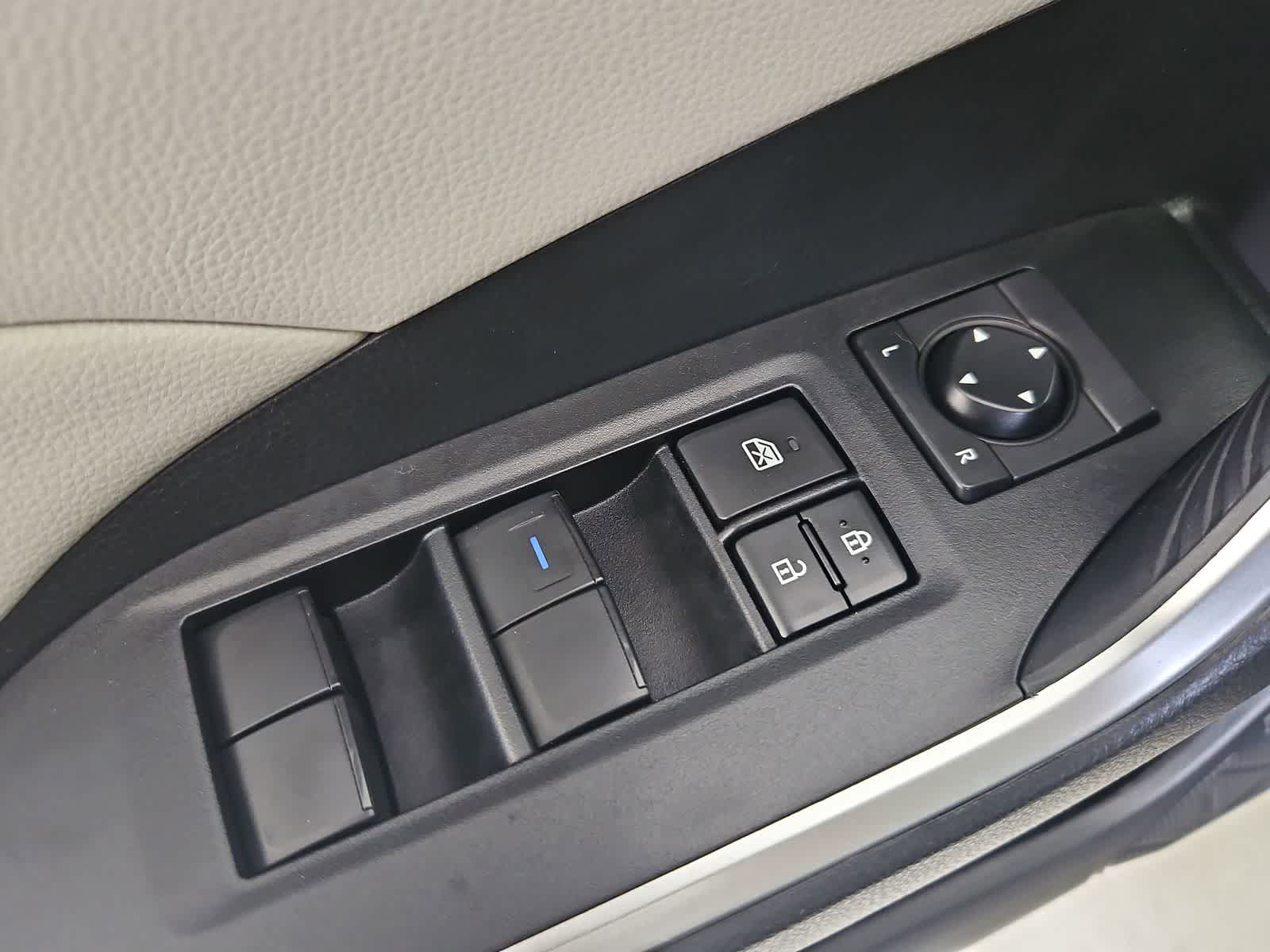 Thumbnail: 2020 Toyota RAV4 - 17