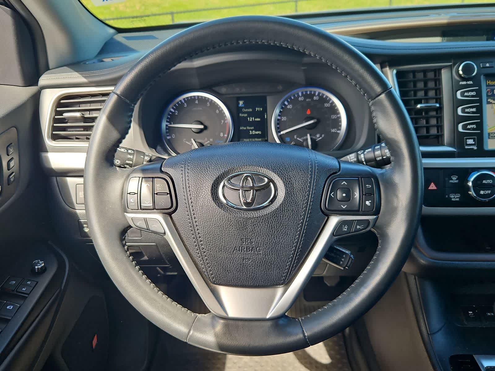 Thumbnail: 2019 Toyota Highlander - 23