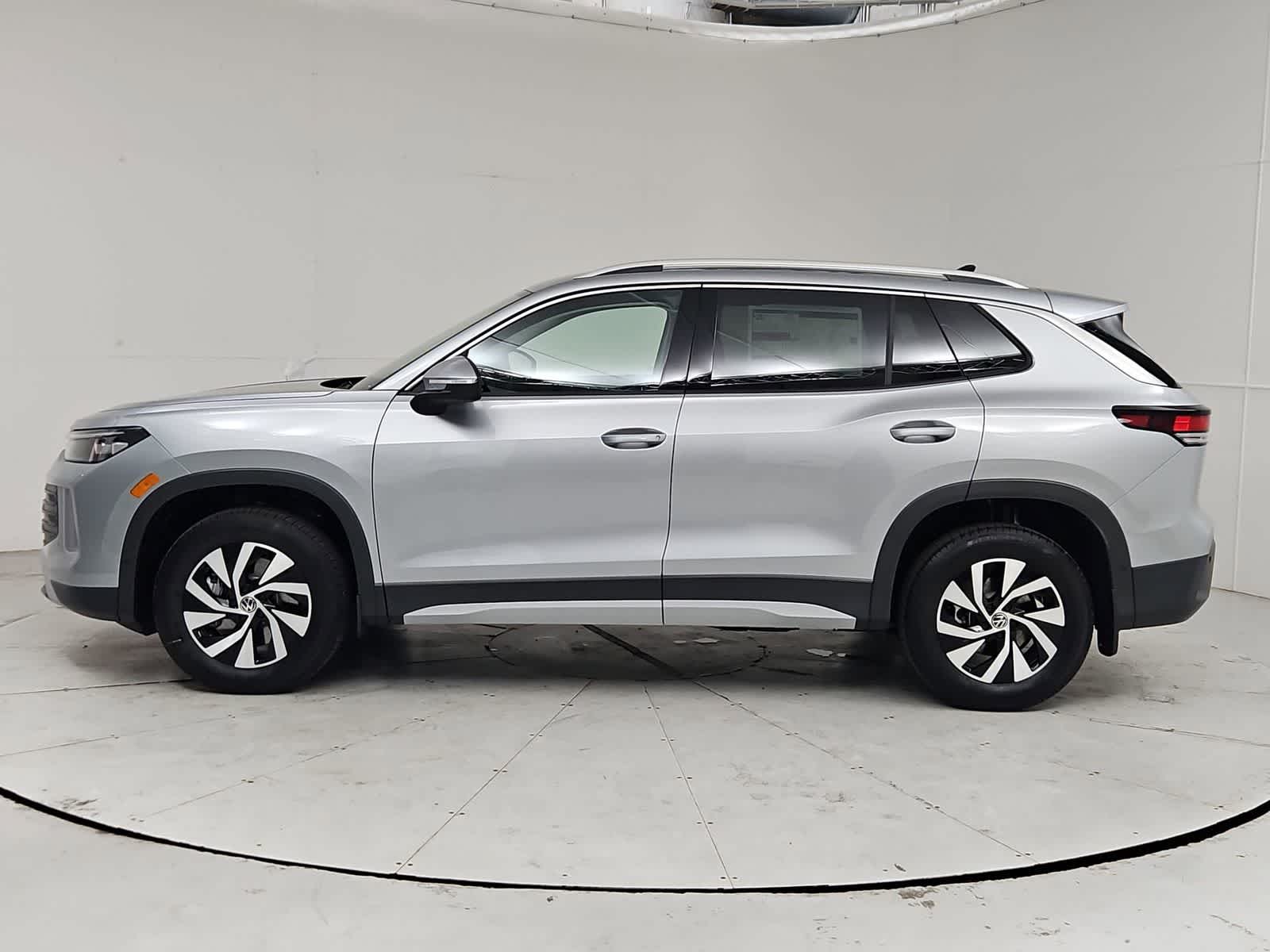 Thumbnail: 2026 Volkswagen Tiguan - 3