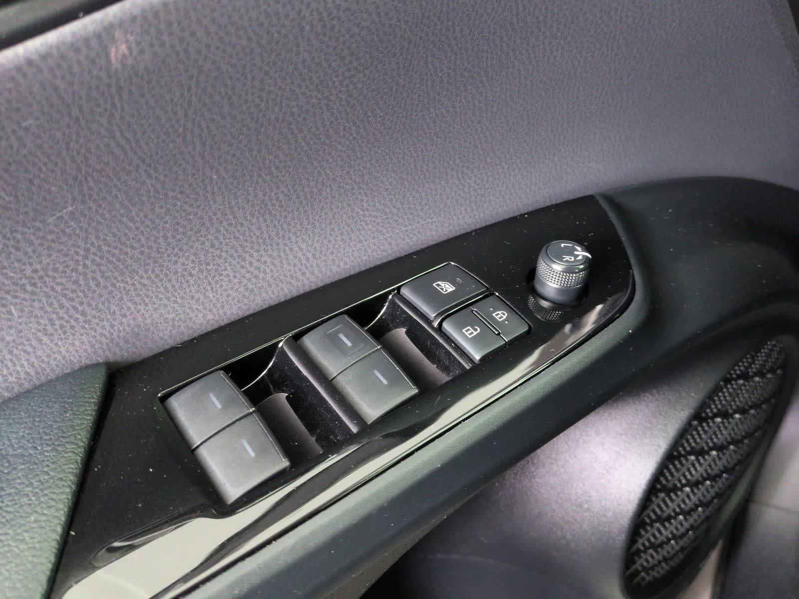 Thumbnail: 2019 Toyota Prius Prime - 17