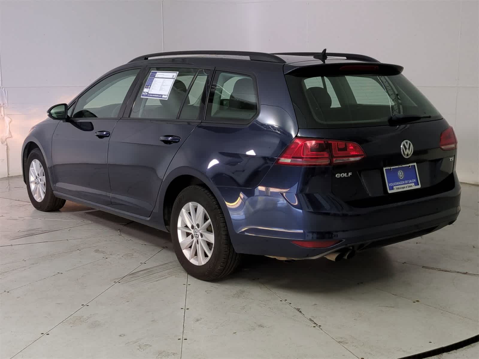 Thumbnail: 2015 Volkswagen e-Golf - 4