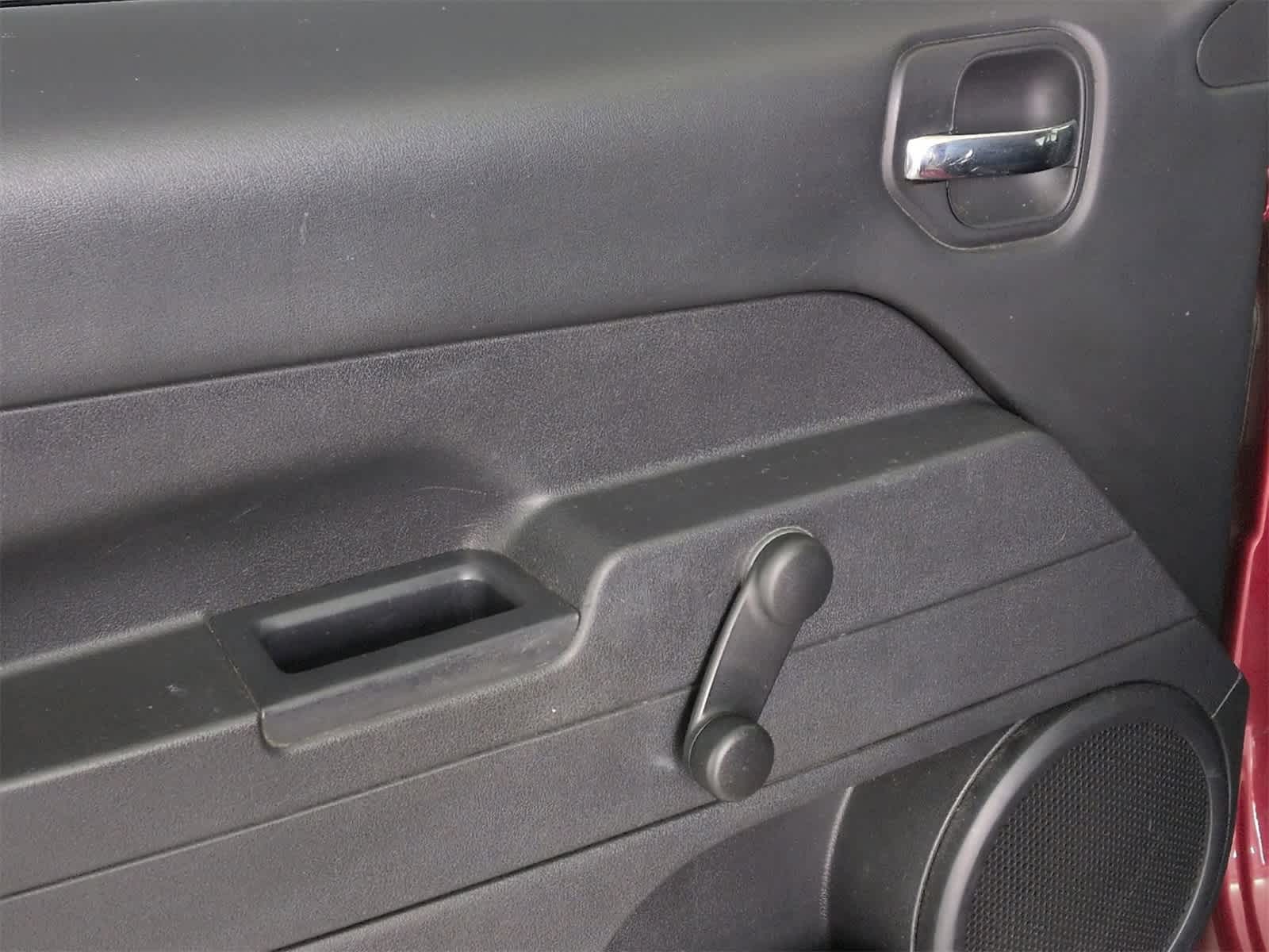 Thumbnail: 2016 Jeep Patriot - 15