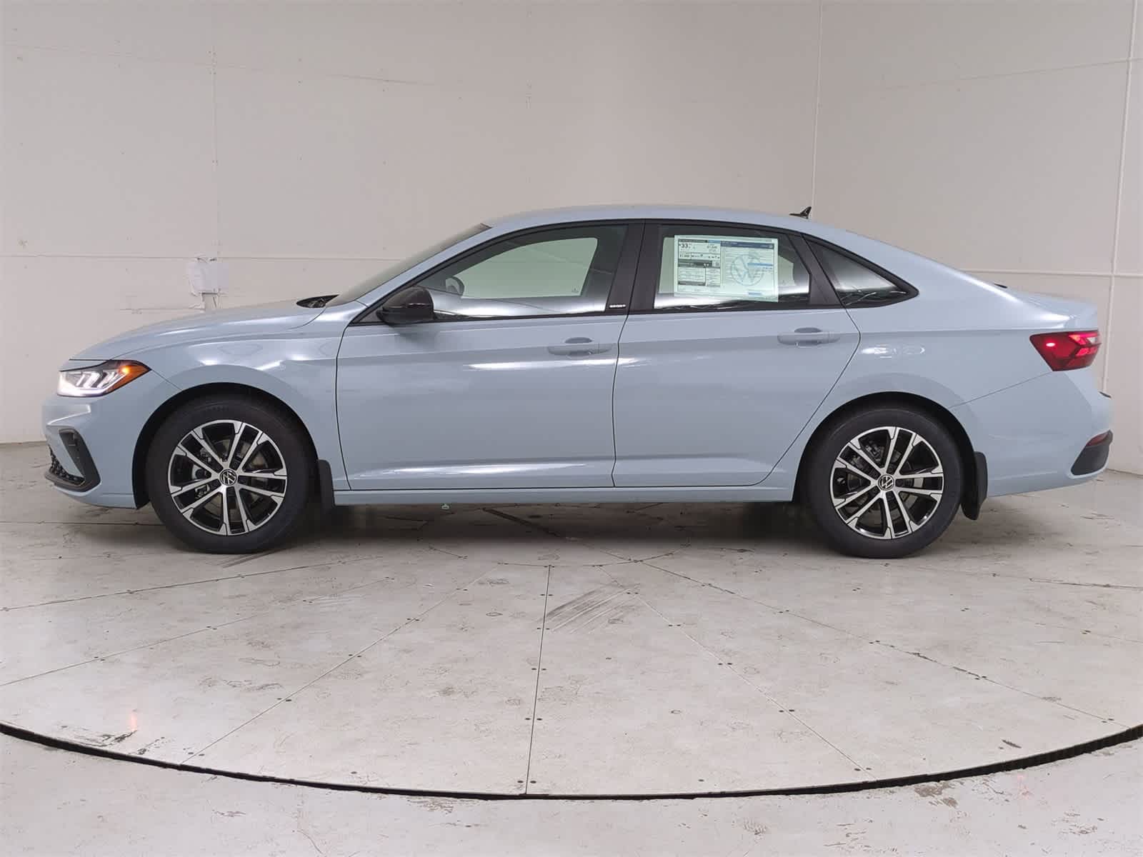 Thumbnail: 2025 Volkswagen Jetta - 3