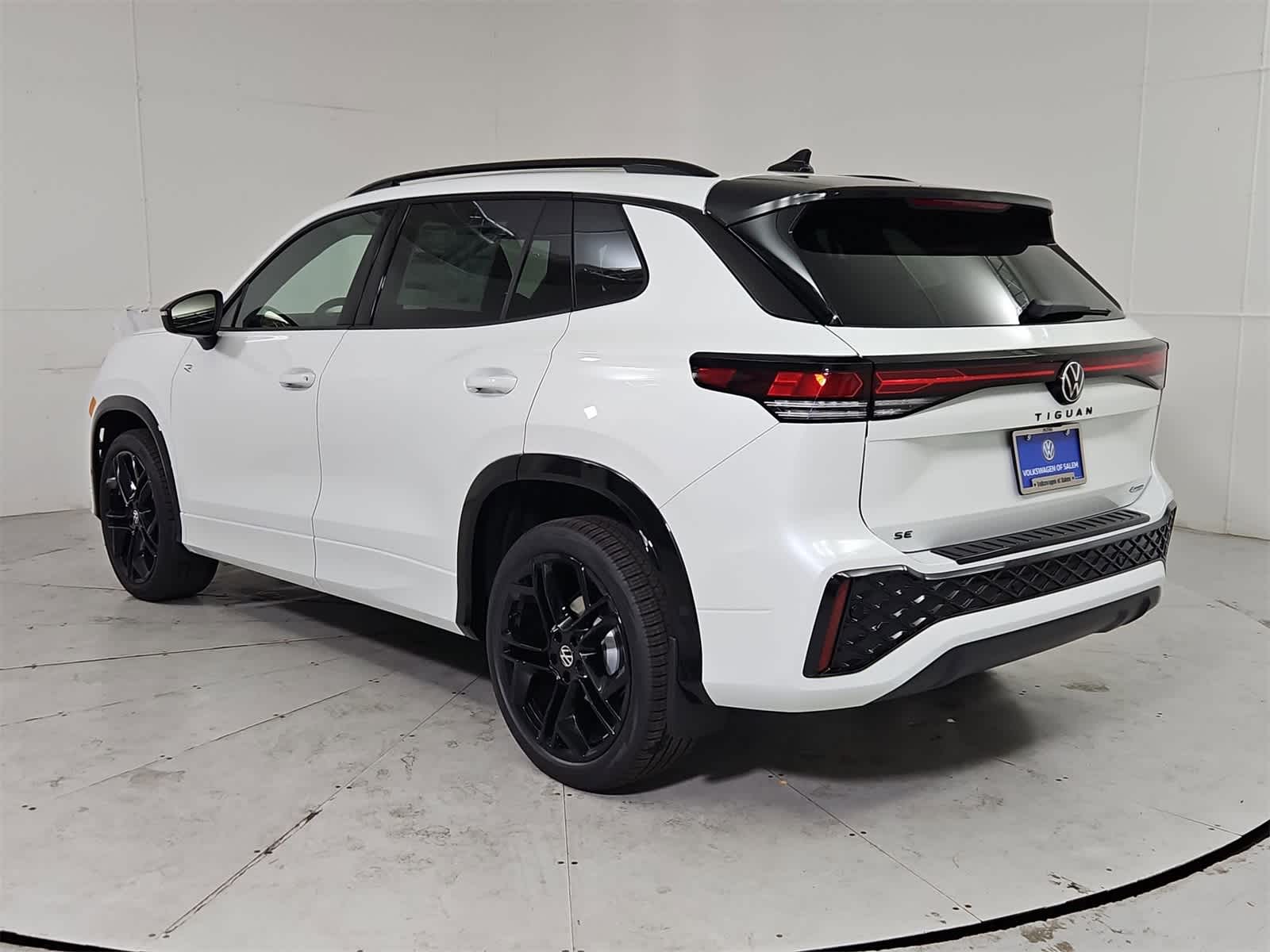 Thumbnail: 2025 Volkswagen Tiguan - 4