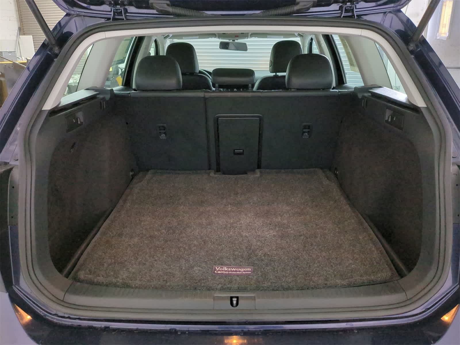 Thumbnail: 2015 Volkswagen e-Golf - 32