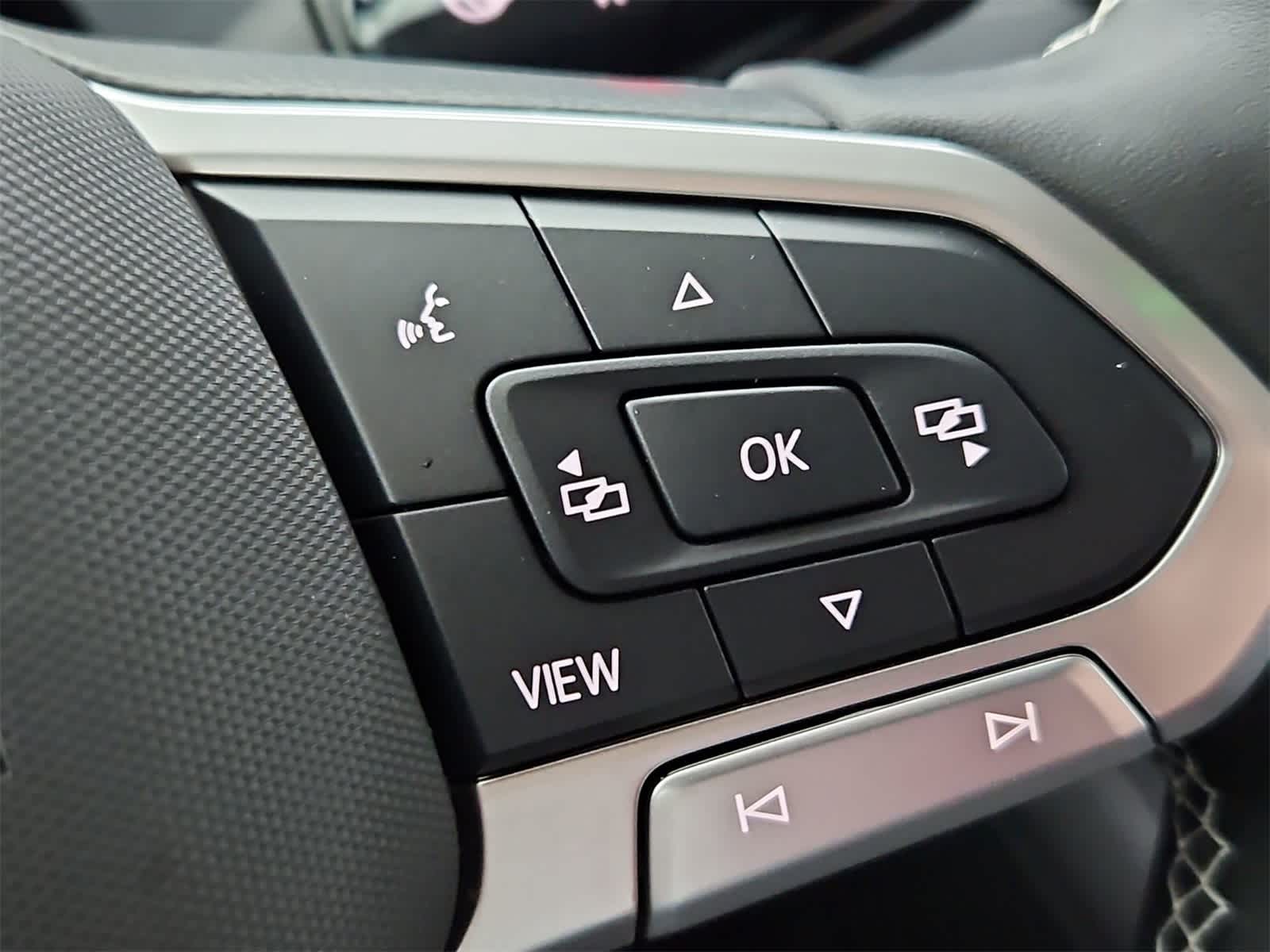 Thumbnail: 2025 Volkswagen Tiguan - 24