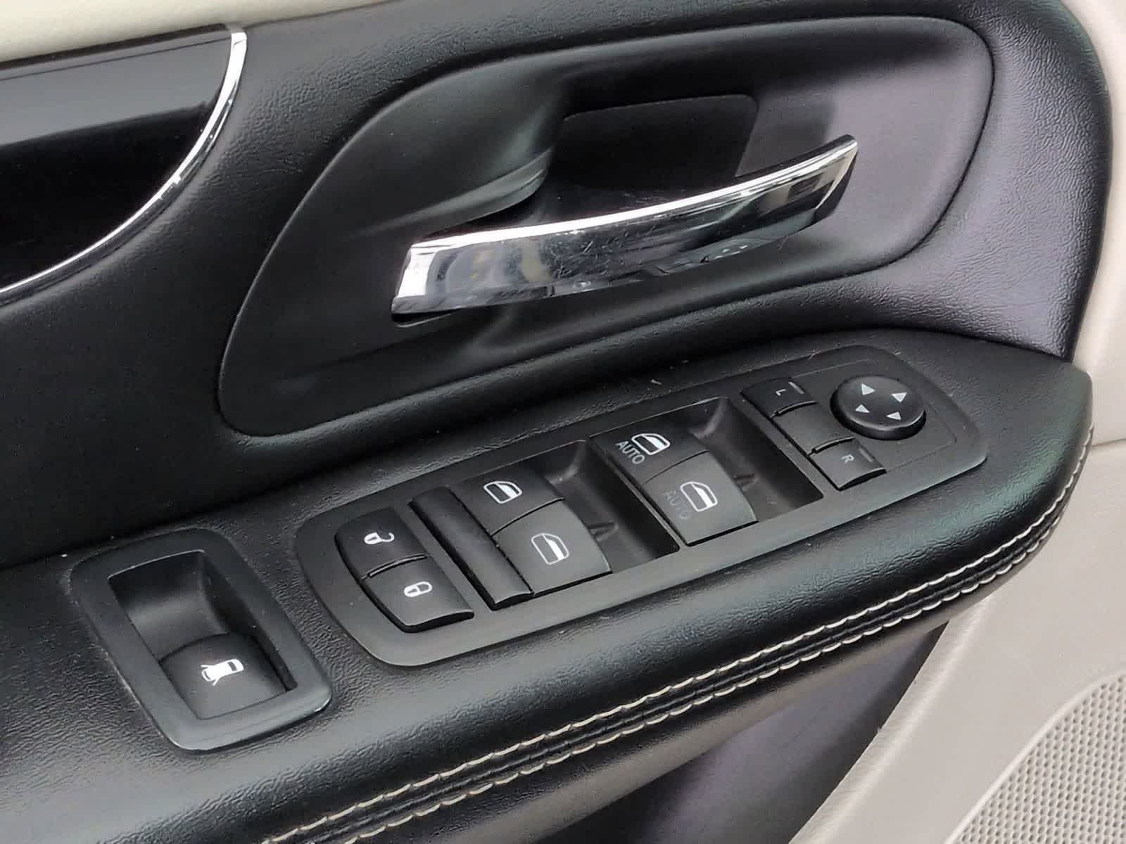 Thumbnail: 2019 Dodge Grand Caravan - 17