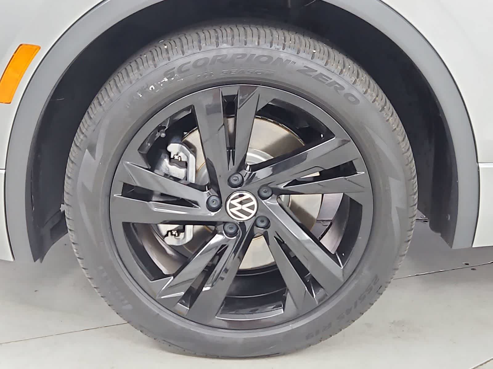 Thumbnail: 2023 Volkswagen Tiguan - 12