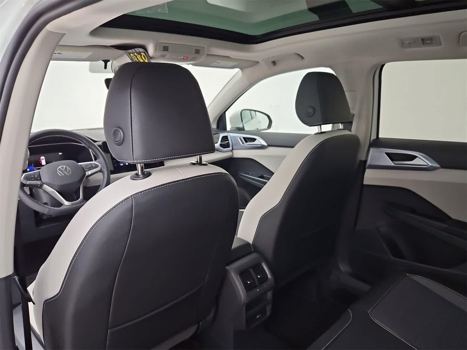 2025 Volkswagen Taos SE 17