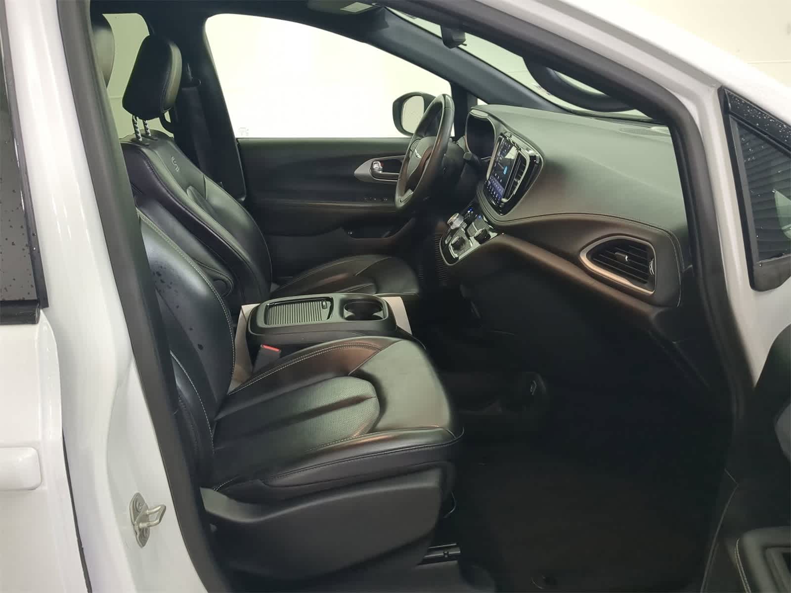 Thumbnail: 2023 Chrysler Pacifica - 20