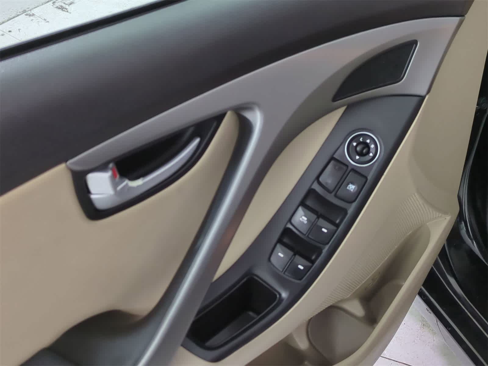Thumbnail: 2014 Hyundai Elantra - 17