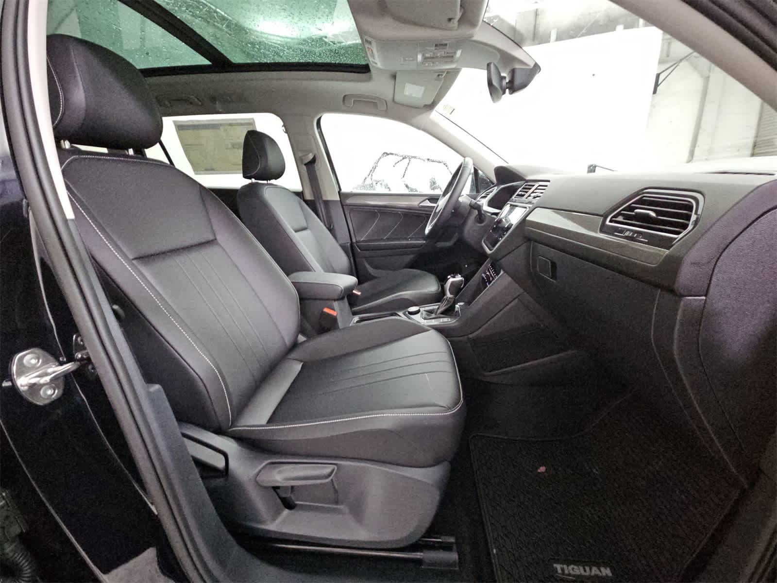 Thumbnail: 2024 Volkswagen Tiguan - 22