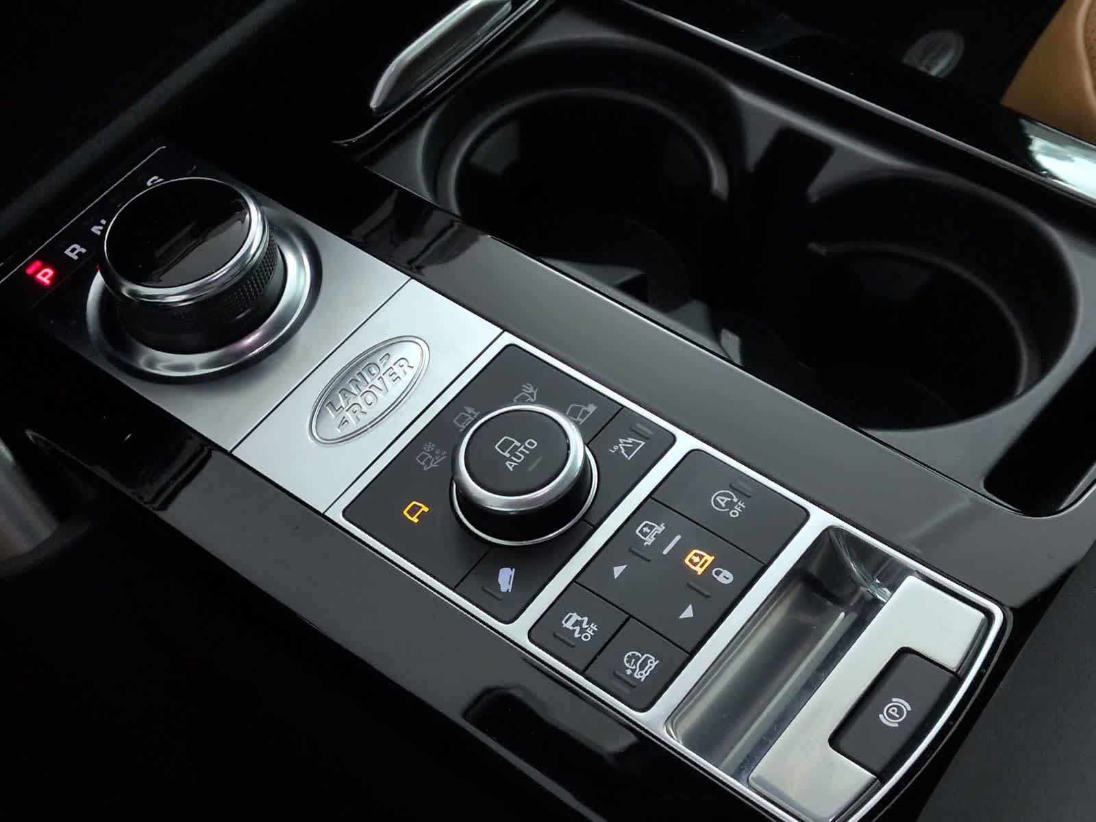 Thumbnail: 2020 Land Rover Discovery - 33