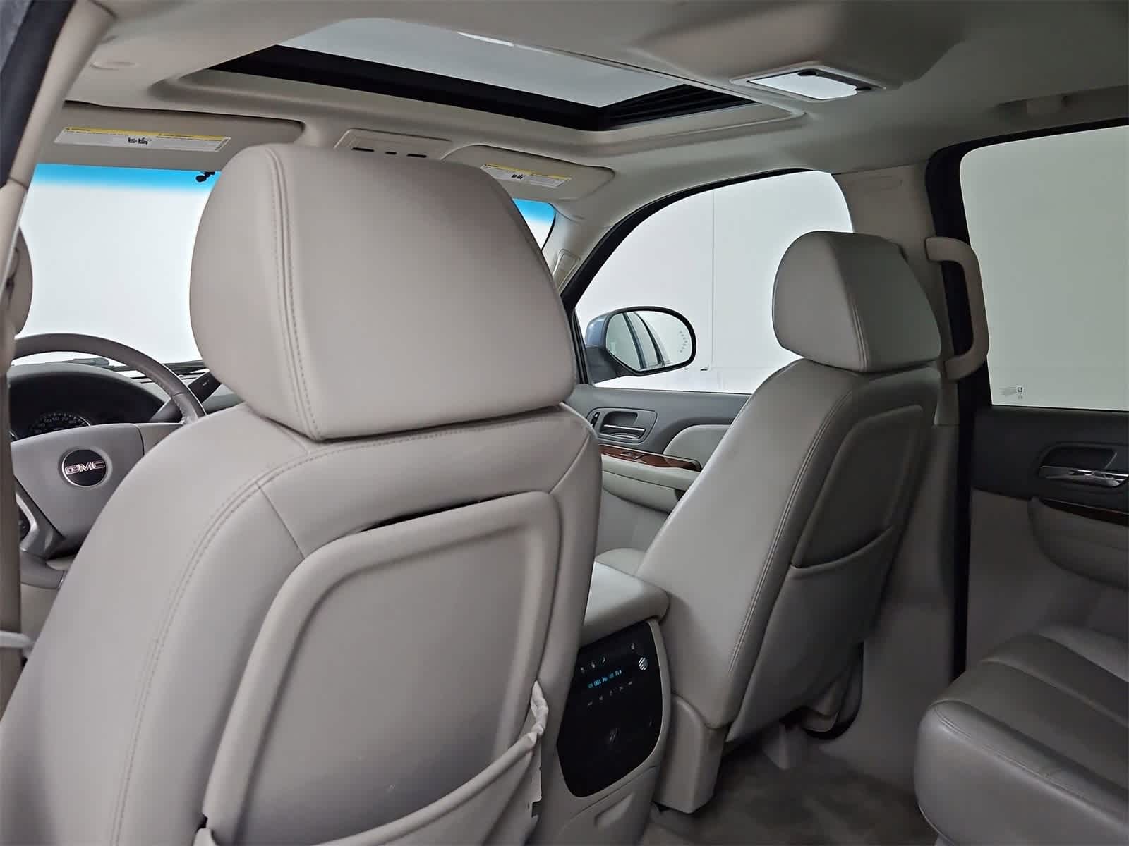 Thumbnail: 2008 GMC Yukon - 17