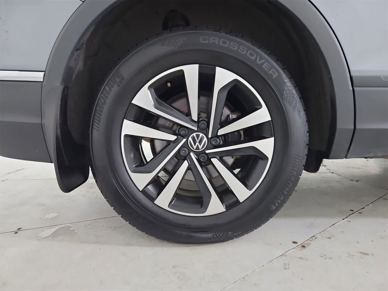 Thumbnail: 2022 Volkswagen Tiguan - 13
